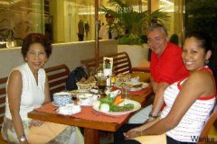 los-dos-junto-a-sopa